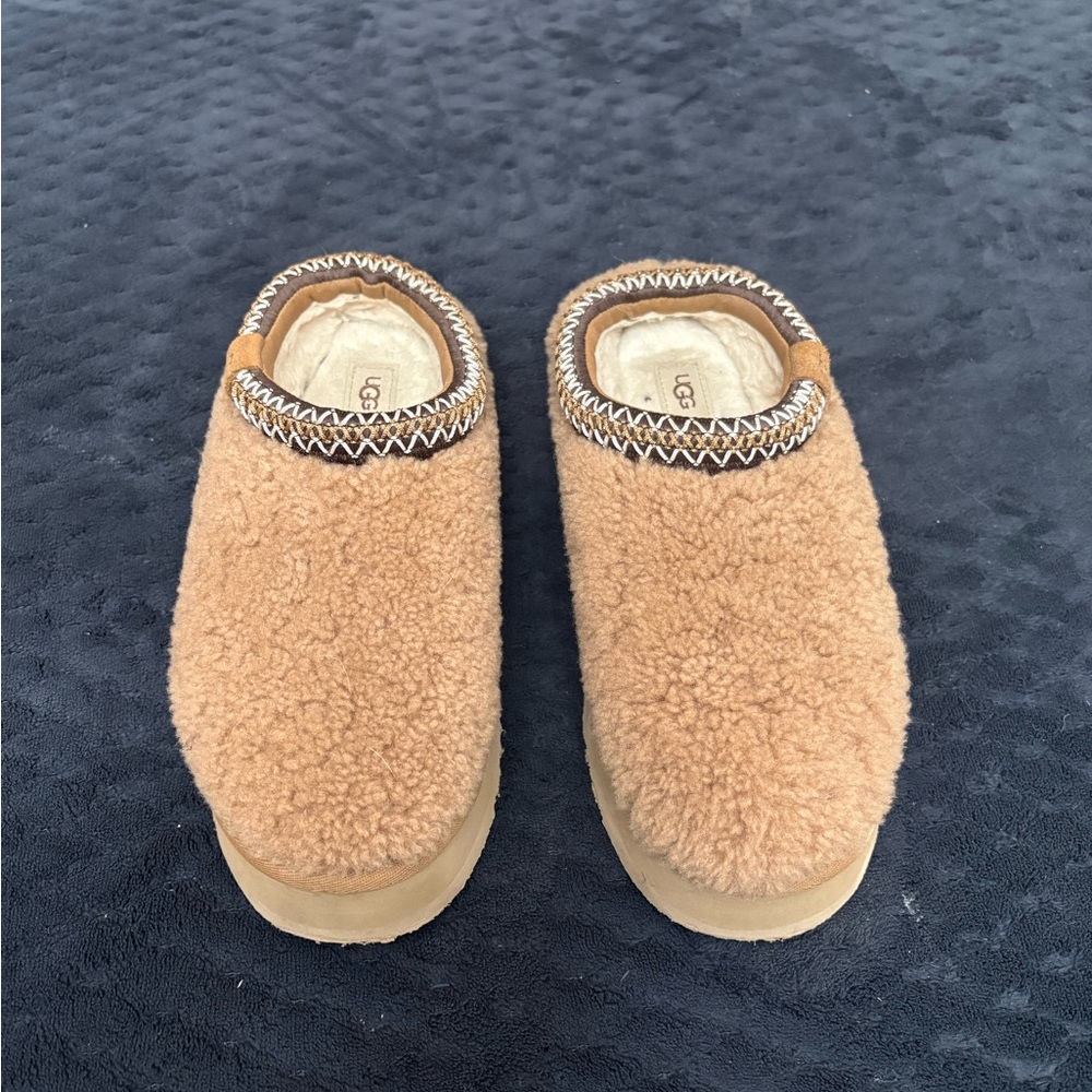 UGG Tasman Platform Maxi Curl Size 8